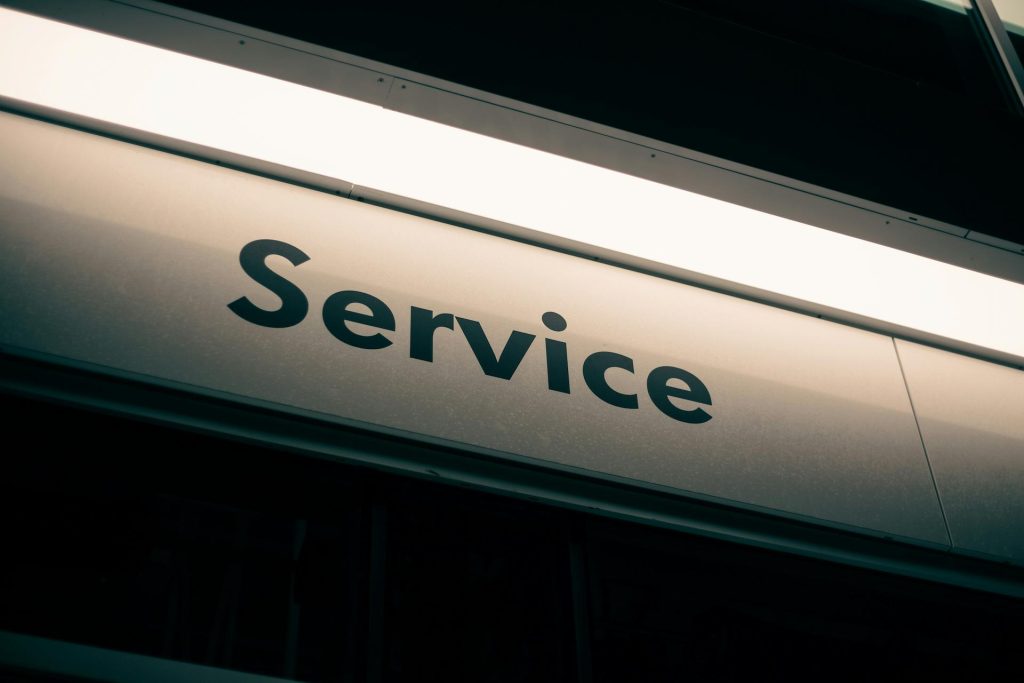 A sign that says "Service"